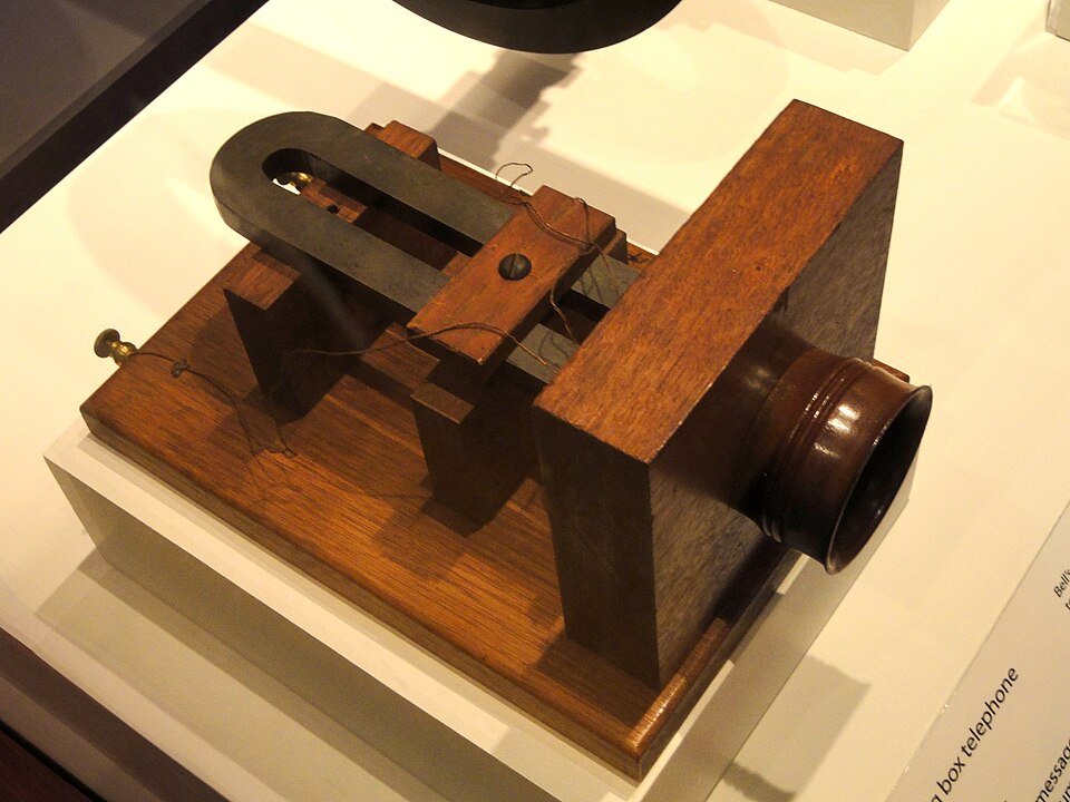 Telefone de Graham Bell datado de 1876.